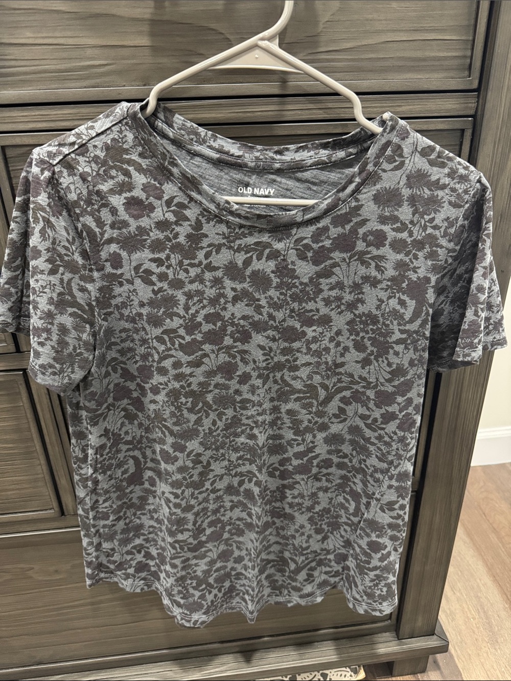 Women’s old navy t-shirt size medium